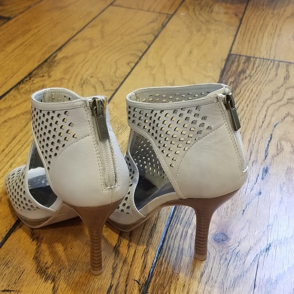 Stilettos - Picture 3 of 4